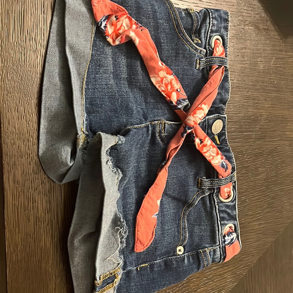 Denim blue children’s shorts with removable pink bandana